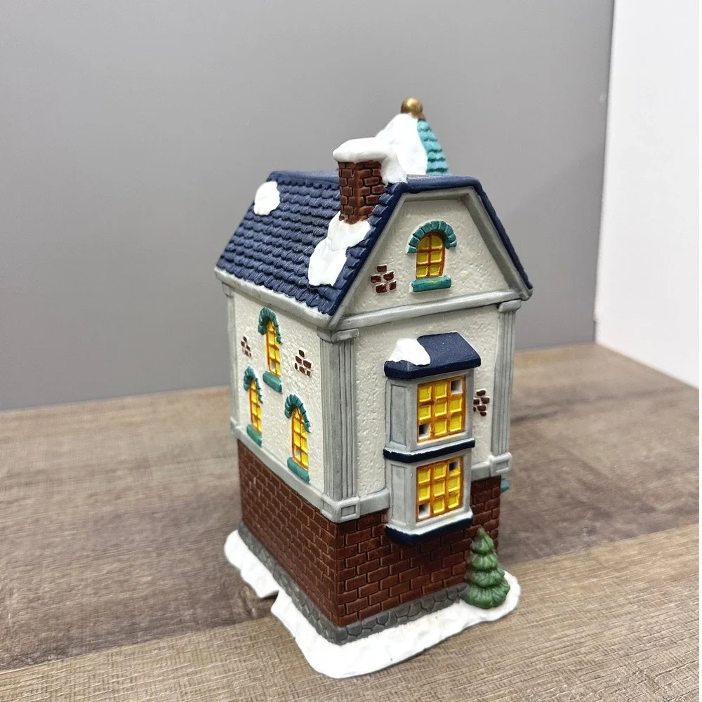 Winter Valley Cottages Porcelain Lighted House Bank Christmas Village